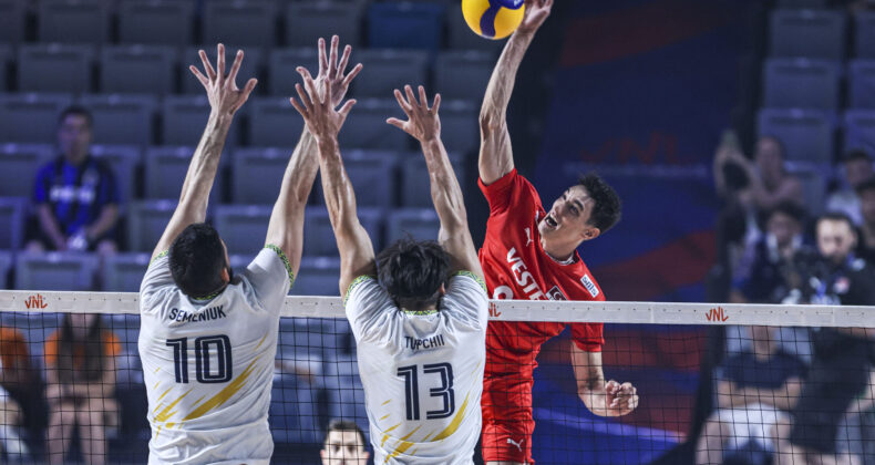 A Milli Erkek Voleybol Takımı, Ukrayna’ya 3-0 mağlup oldu