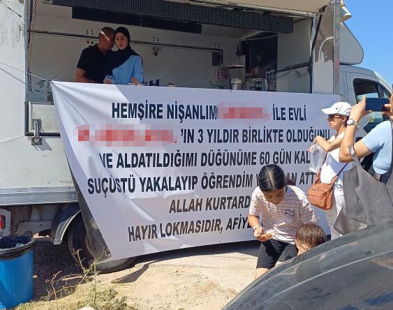 Aldattığını öne sürüp ayrıldığı hemşire nişanlısının çalıştığı hastane önünde lokma döktürdü