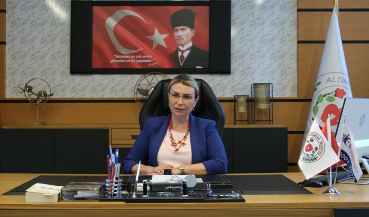 Altınova Belediye Başkanı Fazlaca, partisinden istifa etti