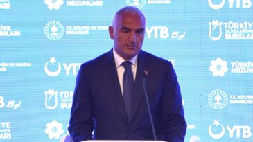 Bakan Ersoy, uluslararası öğrencilerin mezuniyet törenine katıldı