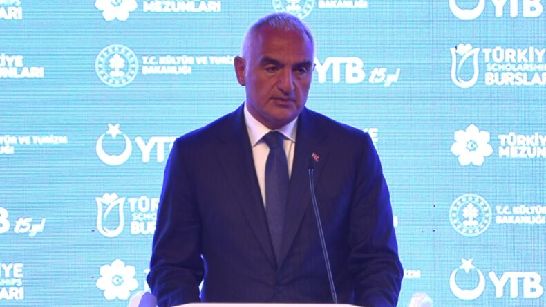 Bakan Ersoy, uluslararası öğrencilerin mezuniyet törenine katıldı