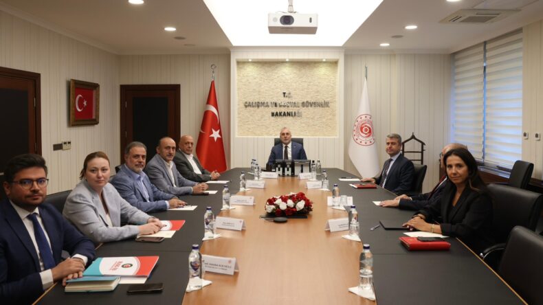 Bakan Işıkhan, HAK-İŞ Konfederasyonu heyetiyle görüştü