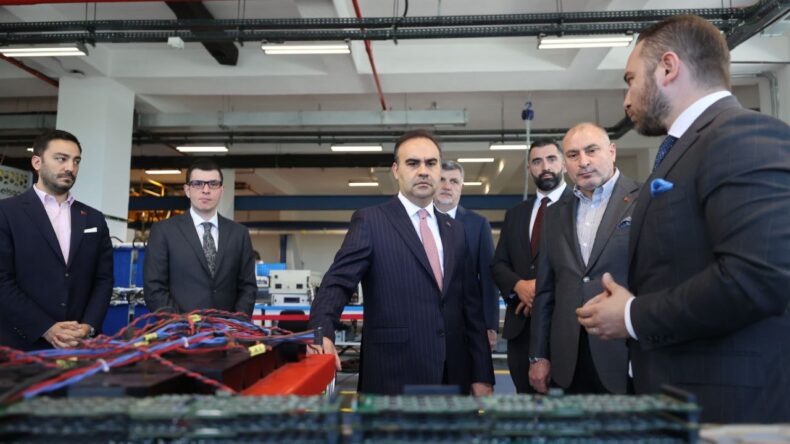 Bakan Kacır: Türkiye’nin savunma sanayine güç veren girişimlere destek olmaya devam edeceğiz