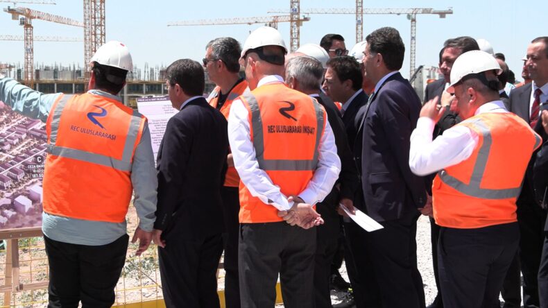 Bakan Tunç, Ankara’daki yeni adalet sarayı şantiyesini ziyaret etti