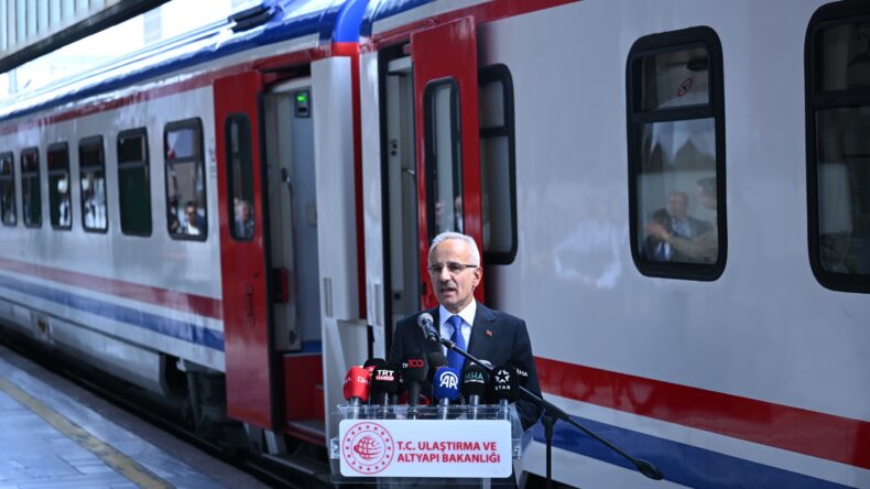 Bakan Uraloğlu: Van-Tahran tren seferleri, planlanan şekilde sürüyor