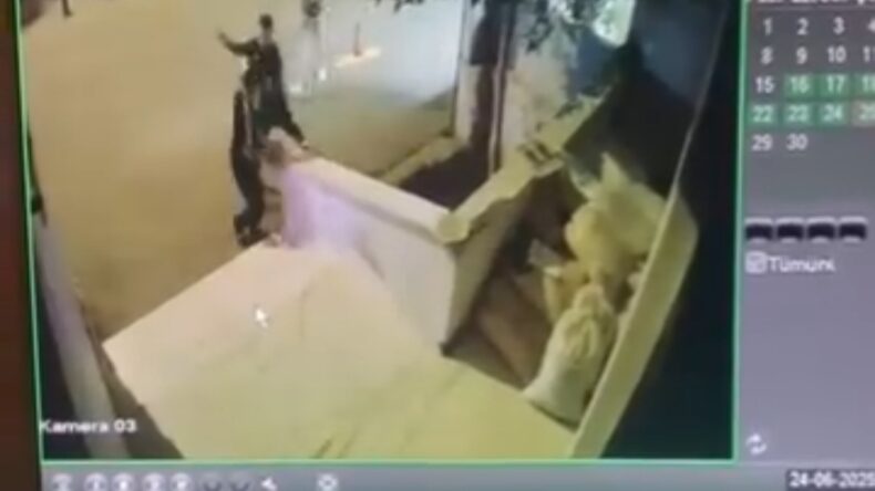 Batman’da bıçaklı saldırı kamerada