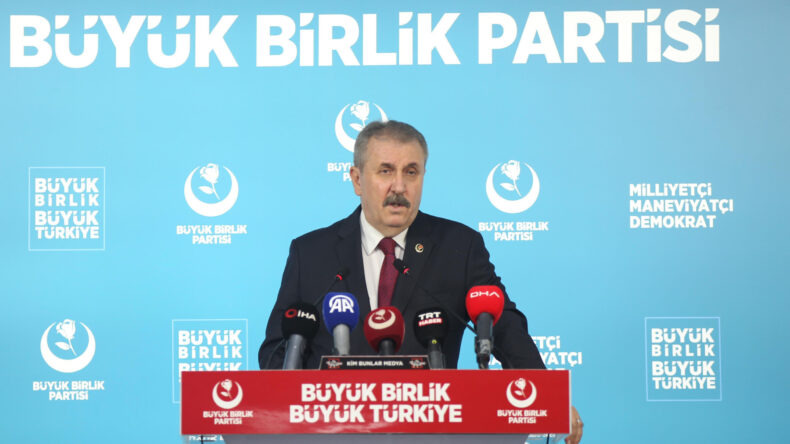 Destici: Türkiye, muhtemel saldırılara karşı yeniden yapılandırılmalıdır