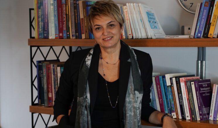 ‘Gençler dijital dünyada görünür olma baskısıyla mücadele ediyor’