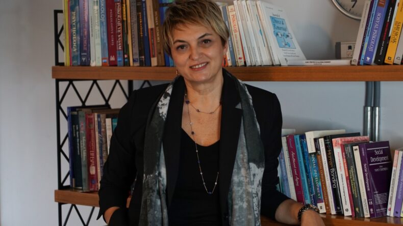 ‘Gençler dijital dünyada görünür olma baskısıyla mücadele ediyor’