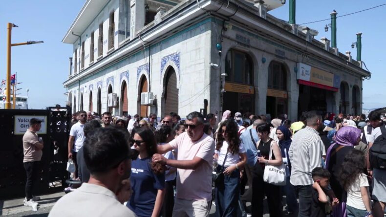 İstanbul – Bayramın ikinci gününde Adalar’a ziyaretçi akını