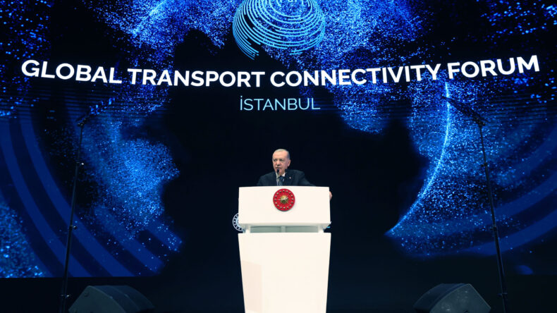İstanbul-Cumhurbaşkanı Erdoğan: Kalkınma Yolu’yla jeopolitik imkanlarımızı kapsamlı bir ekonomik avantaja dönüştüreceğiz / Geniş haber