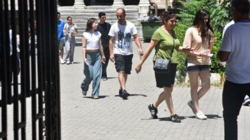 İzmir’de YKS heyecanı; sınavdan çıkan öğrenciler soruları yorumladı (2)
