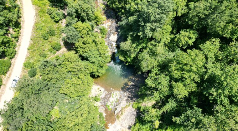 Küre Dağları Milli Parkı’nın eteğindeki Gölderesi Şelalesi dron ile görüntülendi