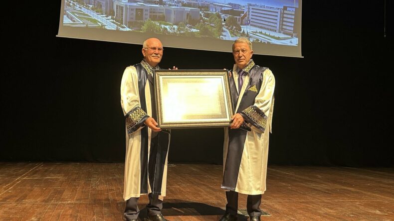 Uşak Üniversitesi’nden Hulusi Akar’a ‘fahri doktora’