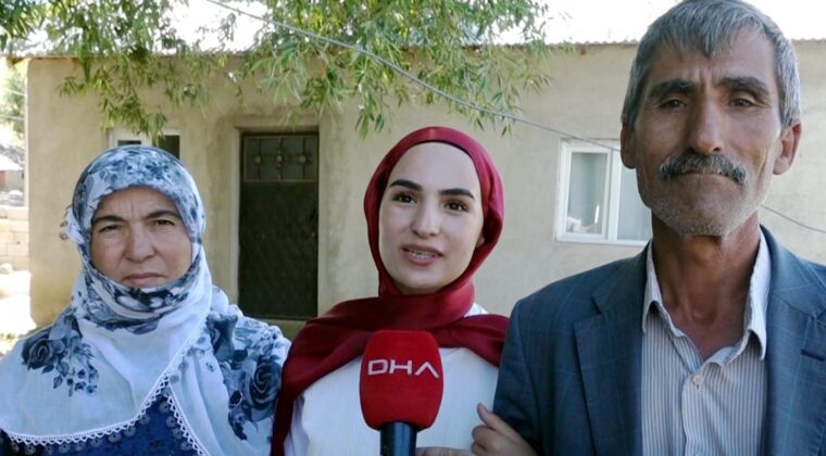 YKS sonrası kızını çiçeklerle karşılayan baba: Dünyanın en güzel anıydı